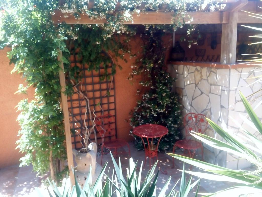 Bed and Breakfast La Gentoliere Pollestres Exterior foto